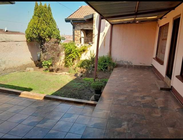 2 BEDROOM HOUSE FOR SALE IN ORLANDO WEST